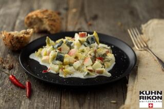 Pikanter Lauchsalat mit Apfel und Ananas