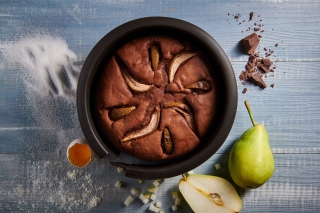 Schokoladen-Gewürzkuchen mit Birnen