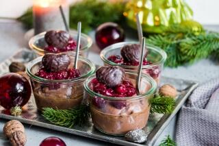 Veganes Lebkuchen-Schokomousse mit Gewürzkirschen