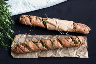 Roggenbaguette mit Tomatenpesto