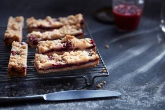 Müsliriegel mit Sommerbeeren