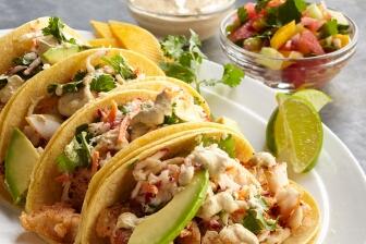 Fisch Tacos mit Krautsalat und Wassermelonen Salsa