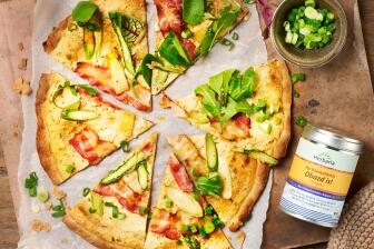 Spargel-Flammkuchen mit ′Der Hofbäck′ und ′Obazd is!′ von Herbaria