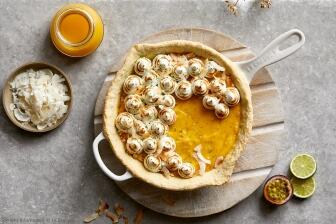 Tropische Pfannen-Tarte mit gerösteter Kokosnuss