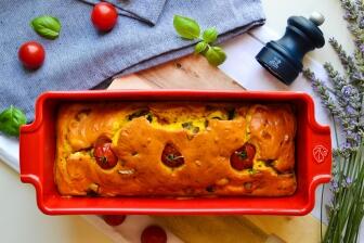 Mediterraner Gemüsekuchen mit Auberginen, Kirschtomaten und Feta-Käse