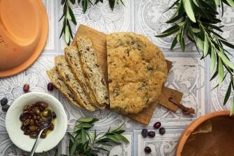 Olivenbrot-Fladen aus dem Römertopf