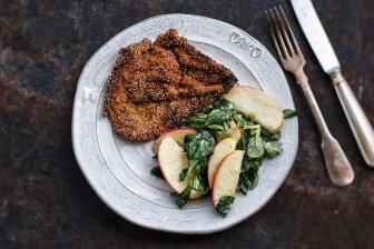 Zitronen-Schnitzel mit Apfel-Feldsalat