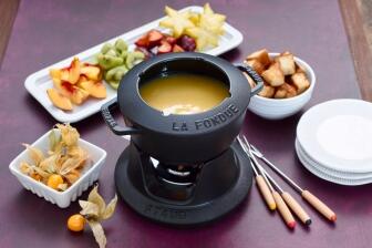 Fondue mit weißer Schokolade, Kokos und Passionsfrucht