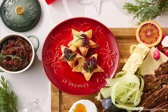 Blätterteigsterne mit Preiselbeeren und Brie