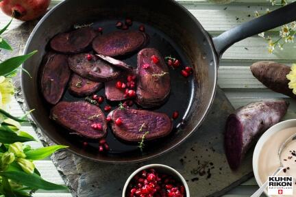Gebratene Süßkartoffel mit Joghurt-Granatapfel-Topping