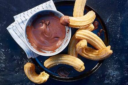 Spanische Churros mit Schokoladensauce